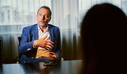 China bevestigt dat schepen door Straat van Hormuz passeerden • Gouverneur Nationale Bank: ‘Er zijn geen middelen om crisis op te vangen’