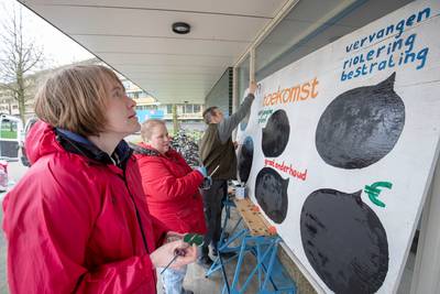 Nude-bewoners maken zelf een bouwbord