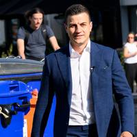 Dries Van Langenhove aangeklaagd na bericht over non-binair persoon, ook Elon Musk noemt klacht ‘crazy’