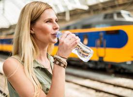 Zó blijft je flesje water extra lang koud